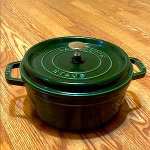 Staub 5.5qt cast iron duct oven